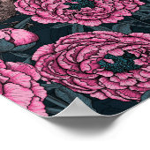Peonies en draden op donkergrijs poster (Hoek)