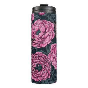 Peonies en draden op donkergrijs thermosbeker