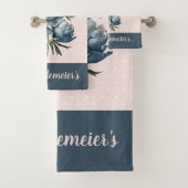 Peony Flowers in Blue & White op roze & Blue Bad Handdoek (Insitu)