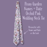 Peony Garden Names   Date Orchid Pink Wedding Stropdas<br><div class="desc">Verborgen binnenkant is een zoete herinnering aan de naam van Bride en Groom en de datum. Een prachtig bloemperk met bouquets van pinda's,  bessen en eucalyptus. ~ Zoek de volledige suite van het bruiloft briefpapier in het Collectie van de Peony Garden Wedding Suite.</div>