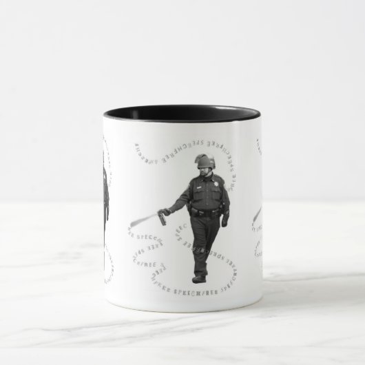 Pepper Spray Man op Two-Tone Mok (Midden)