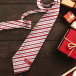 Peppermint Stripe Classic Leuke Initialen Kerst Stropdas<br><div class="desc">Dit leuke en feestelijke ontwerp heeft handgetekende pepermuntstrepen in klassiek rood en wit voor dat gezellige,  traditionele vakantiegevoel met een vleugje eigenzinnigheid. Originele kunst van Malissa Melrose. Voeg Initialen toe om te personaliseren.</div>