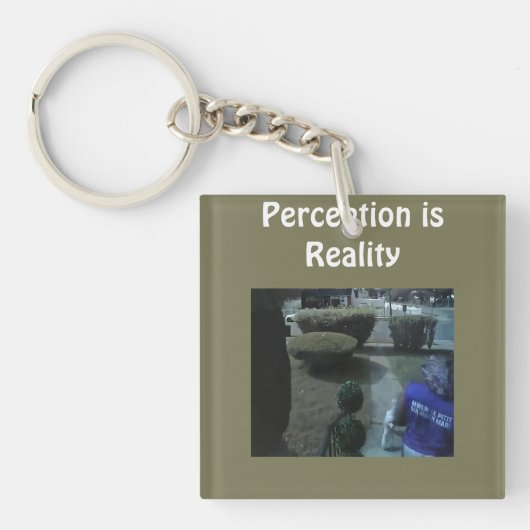 Perceptie is Realiteit T-shirt Sleutelhanger (voorkant)