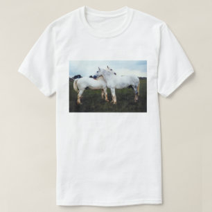 Percherons die elkaar verzorgt t-shirt