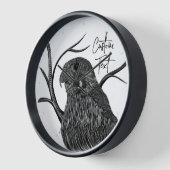 Peregrine Falcon in boomtakken met handschrift (Hoek)