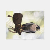 Peregrine Falcon over handschoen Fleece Deken (Voorkant (Horizontaal))