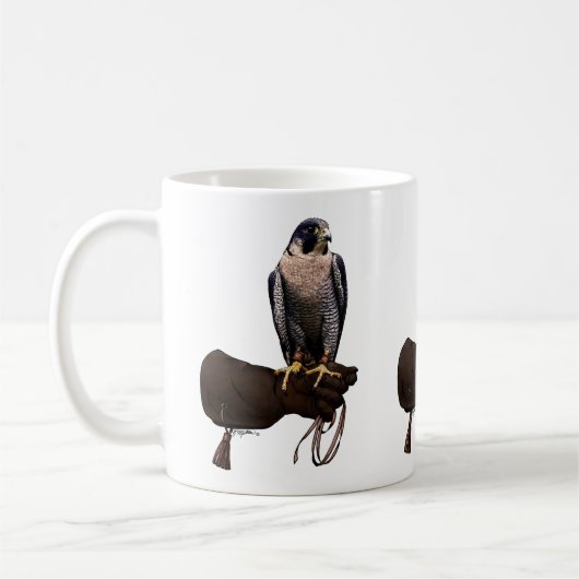 Peregrine Falcon over handschoen Koffiemok (Links)