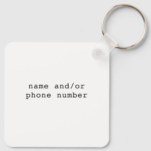 Perfect gebakken ei met scherpe randen en gouden j sleutelhanger (Achterkant)