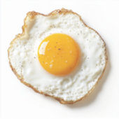 Perfect gebakken ei met scherpe randen en gouden j sticker (Voorkant)