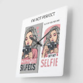 Perfect Girl Vierkante Klok (Hoek)