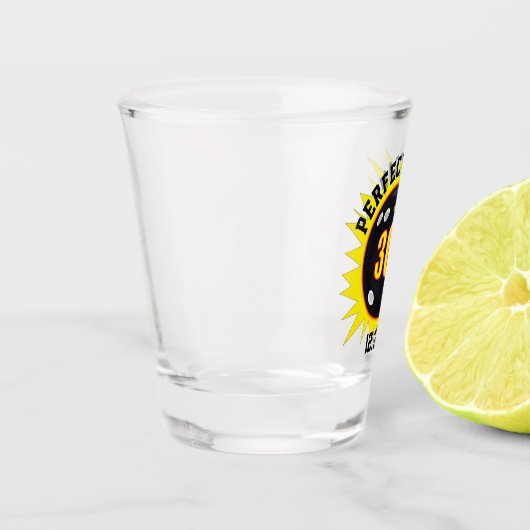 Perfect spel, zwart en geel shot glas (Links)