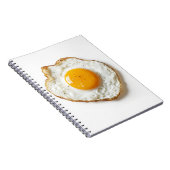 Perfecte gebakken ei met knapperige randen en goud notitieboek (Rechterzijde)