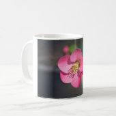 Perfecte Roze Bloeiende Kwee Koffiemok (Voorkant links)