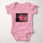 Perfecte roze bloeiende kweepel romper (Voorkant)