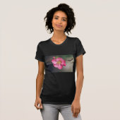 Perfecte roze bloeiende kweepel t-shirt (Voorkant volledig)