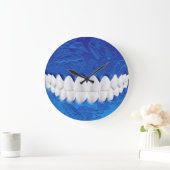 Perfecte witte teeth Bite Dentist Blue Wall klok (Huis)