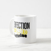 Perfectie en cafeïne Grappig Sarcastisch Koffiemok (Voorkant links)