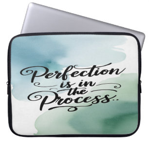Perfectie Zit In Het Proces Laptop Sleeve