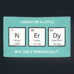Periodieke Tabel Humor | Funny Science Pun Spandoek<br><div class="desc">Humoureuze magneet voor wetenschapsliefhebbers en wetenschappers. Deze grappige wetenschappelijke woordvoerder is perfect voor die speciale persoon in je leven die geobsedeerd is door alle dingen die de wetenschap doet. Deze banner speelt op het humoristische element van het periodieke lijst van elementen.</div>