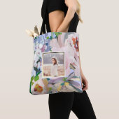  Periwinkle Blauwe Bloem met Monogram Foto Tote Bag (Dichtbij)