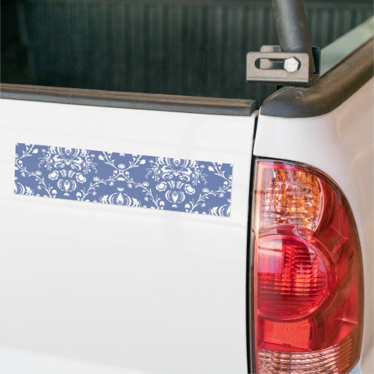 Periwinkle Blue en White Damask Bumpersticker (Op Truck)