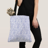 Periwinkle Blue op White Floral Diamond Pattern Tote Bag (Dichtbij)
