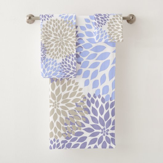Periwinkle Dahlia bloembaddecor Bad Handdoek (Insitu)