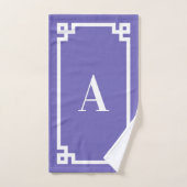 Periwinkle en White Greek Key Border Monogram Bad Handdoek (Handdoek)