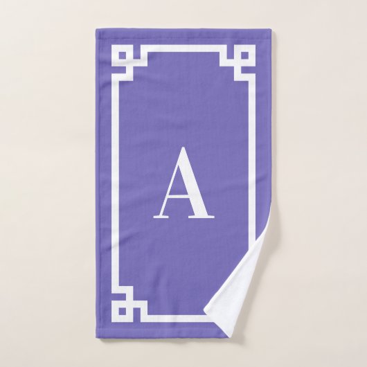 Periwinkle en White Greek Key Border Monogram Bad Handdoek (Handdoek)