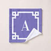Periwinkle en White Greek Key Border Monogram Bad Handdoek (Wasdoekje)