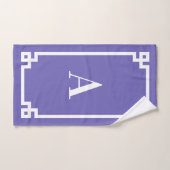 Periwinkle en White Greek Key Border Monogram Bad Handdoek (Handdoek)