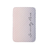 Periwinkle en zachte roze ombre strepen met naam badmat (Voorkant Verticaal)