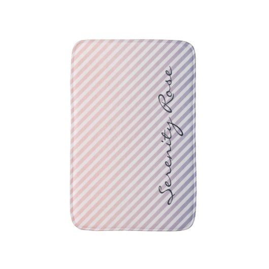 Periwinkle en zachte roze ombre strepen met naam badmat (Voorkant Verticaal)