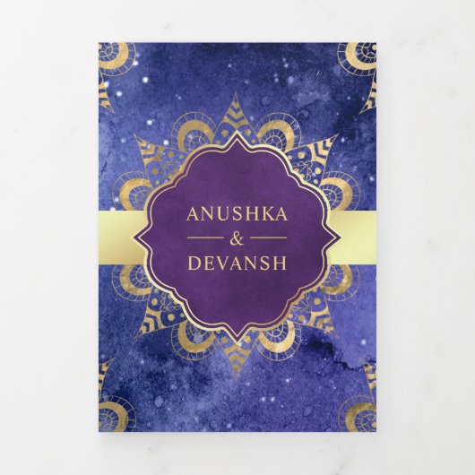 Periwinkle Galaxy Mandala QR Code Indian Wedding Drieluik Uitnodiging (Cover)