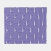 Periwinkle Herhalende Monogram Gepersonaliseerde N Fleece Deken (Voorkant (Horizontaal))