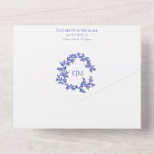 Periwinkle Leafy Crest Monogram Weddenschap All In One Uitnodiging (Achterkant)