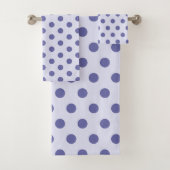 Periwinkle Polka Dots Bad Handdoek (Insitu)