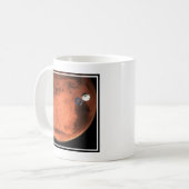 Perseverance Rover gieten van zijn cruise stage. Koffiemok (Voorkant links)