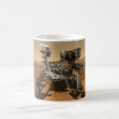 Perseverance Rover werkt op het oppervlak van Mars Koffiemok (Center)