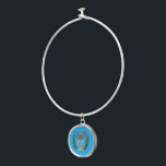 Persian Magen David Menorah Bangle Armbandje<br><div class="desc">Dit afbeelding is aangepast aan een antiek Perzische joodse tegel en bevat een menorah met een Magen David (Ster van David),  die is omgeven door olijftakken. De onvolkomenheden van het oorspronkelijke,  met de hand geschilde afbeelding zijn bewaard. Voeg uw eigen tekst toe en u kunt de achtergrondkleur wijzigen.</div>