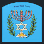 Persian Magen David Menorah Deurbordjes<br><div class="desc">Dit afbeelding is aangepast vanuit een antiek Perzische joodse tegel en bevat een menorah met een Magen David (Star of David),  die is opgezet door olijftakken. De onvolkomenheden van het oorspronkelijke,  met de hand geschilde afbeelding zijn bewaard. Voeg je eigen tekst toe.</div>