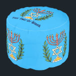 Persian Magen David Menorah Poef<br><div class="desc">Dit afbeelding is aangepast vanuit een antiek Perzische joodse tegel en bevat een menorah met een Magen David (Star of David), die is opgezet door olijftakken. De onvolkomenheden van het oorspronkelijke, met de hand geschilde afbeelding zijn bewaard. Voeg je eigen tekst bovenaan toe.</div>