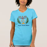 Persian Magen David Menorah T-shirt<br><div class="desc">Dit afbeelding is aangepast vanuit een antiek Perzische joodse tegel en bevat een menorah en Magen David (Star of David),  die zijn omgeven door olijftakken. De onvolkomenheden van het oorspronkelijke,  met de hand geschilde afbeelding zijn bewaard.</div>