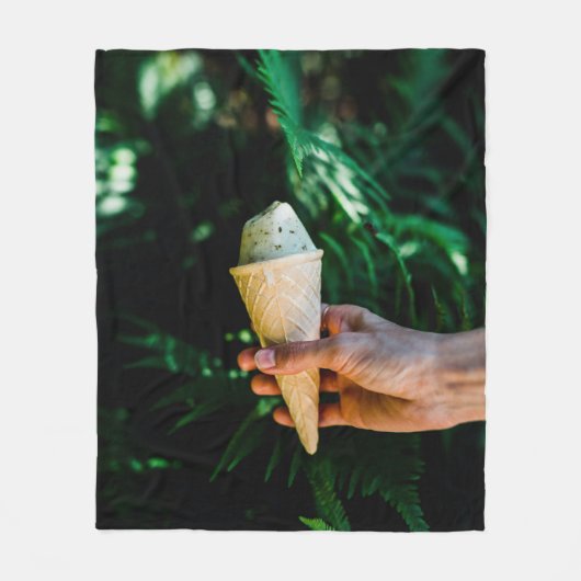 Person holding ice cream fleece deken (Voorkant)