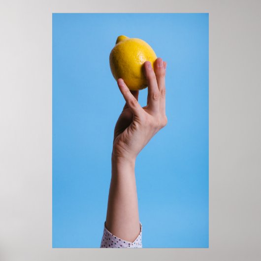 Person holding lemon poster (Voorkant)