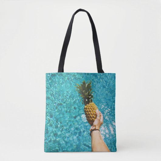 Person holding yellow pineapple tote bag (Voorkant)