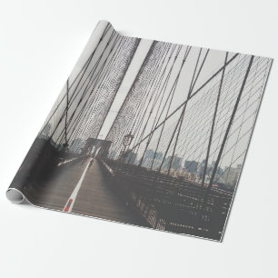 PERSON RUNNING OP BRIDGE CADEAUPAPIER
