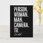 Person. Woman. Man. Camera. Tv. Go Vote Anti Trump Kaart (Gele Bloem)