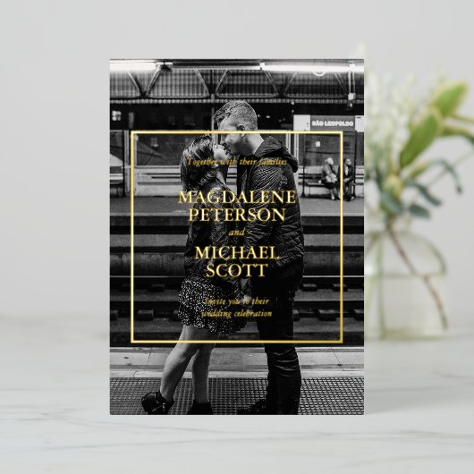 Personal Black & White Photo Gold Lijst Folie Uitnodiging (Staand Voorkant)