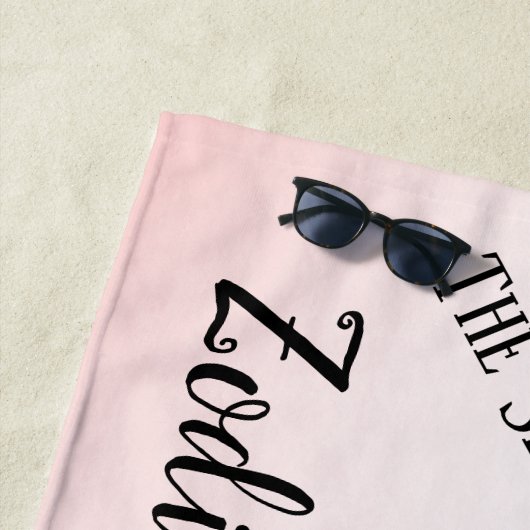 Personal Capricorn Pink Zodiac Strandlaken (In situ)